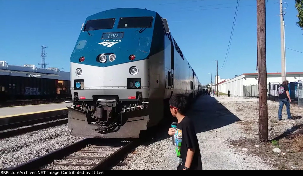 AMTK 100 leading Amtrak SB Silver Meteor 097